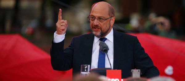 Martin Schulz, top candidate of the Social Democratic Party (SPD) for the upcoming federal election, gives a speech during an election rally in Hamburg, Germany, August 31, 2017 Martin Schulz, top candidate of the Social Democratic Party (SPD) for the upcoming federal election, gives a speech during an election rally in Hamburg, Germany, August 31, 2017 - Sputnik International