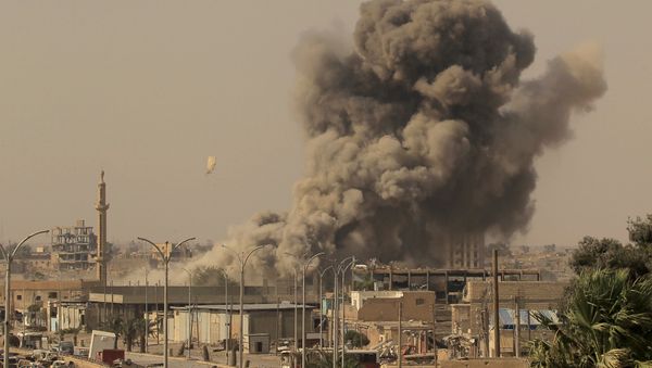 Smoke rises after an air strike during fighting between members of the Syrian Democratic Forces and Islamic State militants in Raqqa, Syria August 15, 2017 - Sputnik International