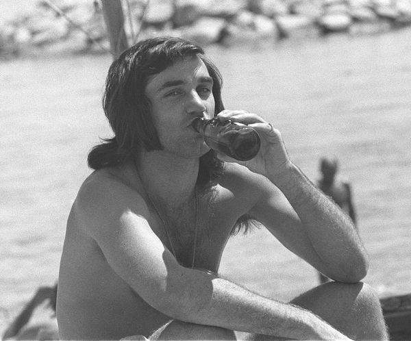 Former Manchester United and Northern Ireland footballer George Best sits on the beach at Marbella, Spain, May 25, 1972, after announcing his retirement from football.  - Sputnik International