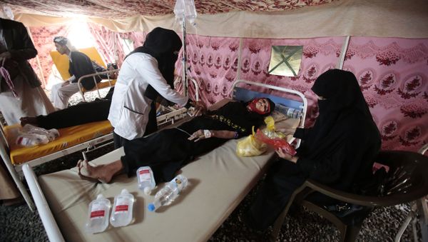 In this photo taken on Thursday, Jun 29, 2017, an elderly woman is treated for suspected cholera infection in a tent at a hospital in Sanaa, Yemen, Saturday, Jul. 1, 2017 - Sputnik International