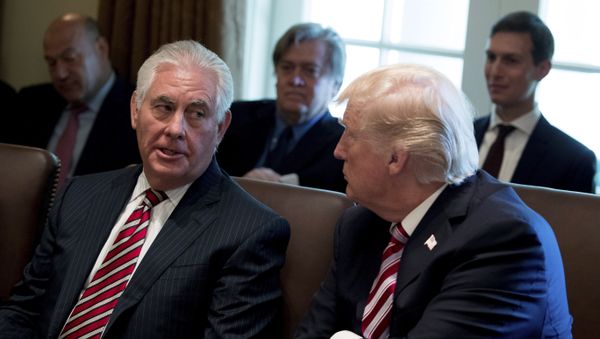 Secretary of State Rex Tillerson speaks with President Donald Trump during a Cabinet meeting, Monday, June 12, 2017, in the Cabinet Room of the White House - Sputnik International