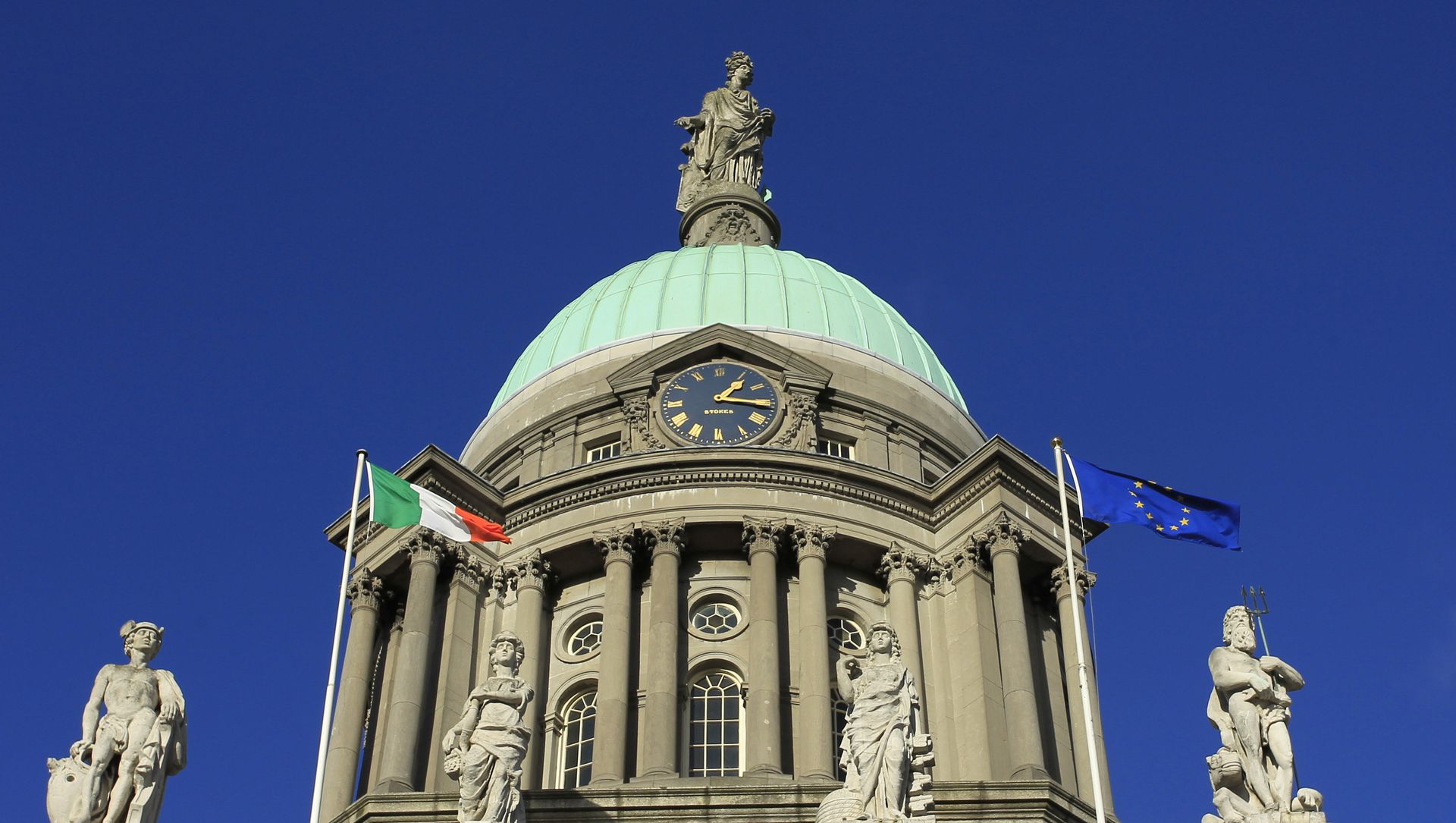 The Irish Flag flys alongside the European Union flag outside the Customs Building, Dublin , Ireland (File) The Irish Flag flys alongside the European Union flag outside the Customs Building, Dublin , Ireland (File) - Sputnik International, 1920, 18.04.2021