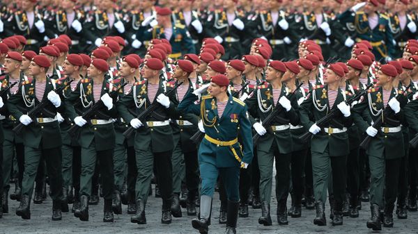 Servicemen of the Russian National Guard during the military parade marking the 72nd anniversary of Victory in the 1941-45 Great Patriotic War on Red Square, Moscow. File photo - Sputnik International