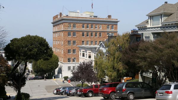 The Russian Consulate building, where smoke was seen coming from its roof, is seen in San Francisco, California September 1, 2017 - Sputnik International