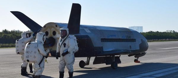 USAF X37B spacecraft at NASA's Kennedy Space Center Shuttle Landing Facility in Cape Canaveral, Fla., Sunday, May 7, 2017. USAF X37B spacecraft at NASA's Kennedy Space Center Shuttle Landing Facility in Cape Canaveral, Fla., Sunday, May 7, 2017. - Sputnik International