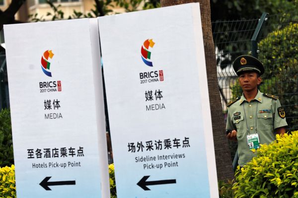 A paramilitary police officer stands outside the media center of BRICS (Brazil, Russia, India, China and South Africa) Summit in Xiamen, China September 2, 2017 - Sputnik International