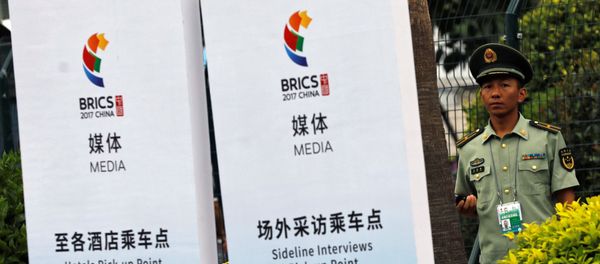 A paramilitary police officer stands outside the media center of BRICS (Brazil, Russia, India, China and South Africa) Summit in Xiamen, China September 2, 2017 - Sputnik International