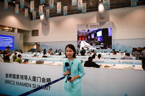 A Chinese journalist speaks during an interview at the media centre for the BRICS Summit in Xiamen, Fujian province on September 3, 2017 - Sputnik International