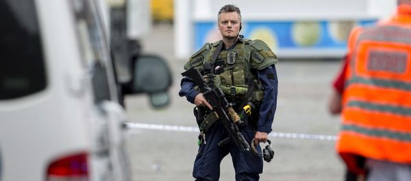 An armed police officer secures the area following a multiple stabbing attack on the Market Square in Turku, Finland, Friday Aug. 18, 2017 An armed police officer secures the area following a multiple stabbing attack on the Market Square in Turku, Finland, Friday Aug. 18, 2017 - Sputnik International