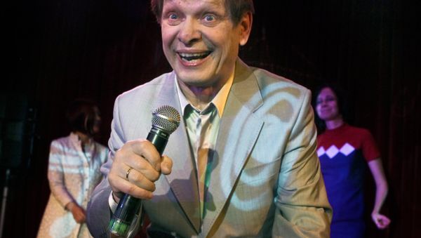 Singer Eduard Khil live in concert at 16 Tons Club, Moscow, 2010 - Sputnik International