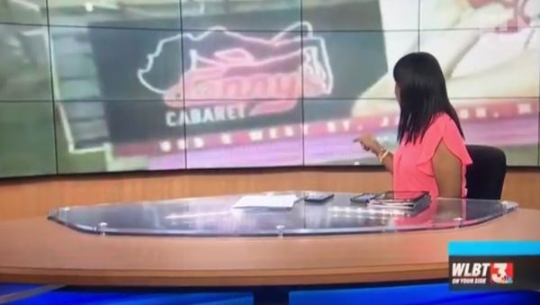 YOU WON'T BELIEVE WHAT THIS CAMERAMAN IS LOOKING AT! (Funny Local News Blooper) - Sputnik International