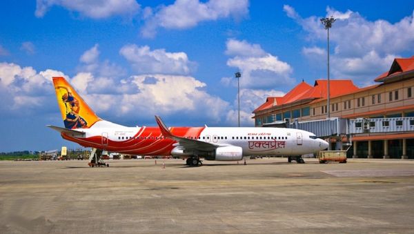 Air India Express Boeing 737-800W VT-AXE at Cochin International Airport (File) Air India Express Boeing 737-800W VT-AXE at Cochin International Airport (File) - Sputnik International