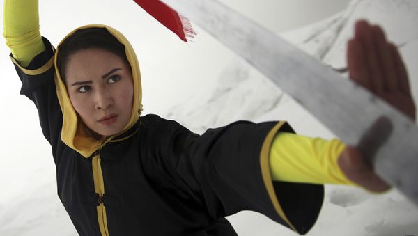 Shaolin martial arts trainer, Sima Azimi, 20, performs on a hilltop in Kabul, Afghanistan - Sputnik International