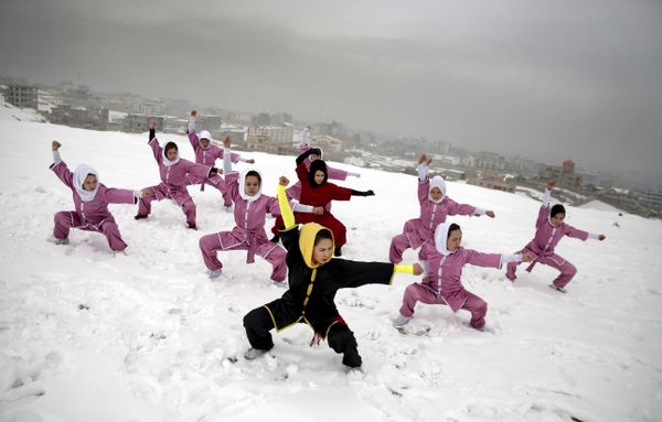Shaolin martial arts students follow their trainer, Sima Azimi, 20, in black, during a training session on a hilltop in Kabul, Afghanistan Shaolin martial arts students follow their trainer, Sima Azimi, 20, in black, during a training session on a hilltop in Kabul, Afghanistan - Sputnik International
