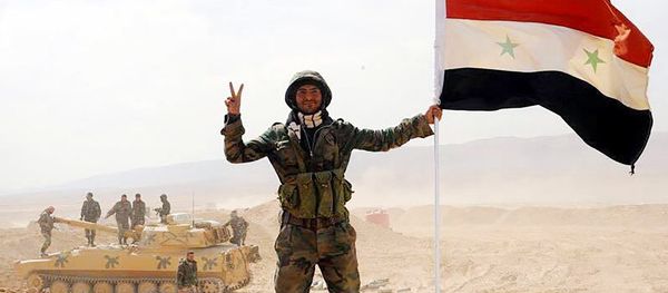 The Syrian army servicemen, broke the three-year siege of Deir ez-Zor, in the area of the 137th mechanized brigade in Syria - Sputnik International