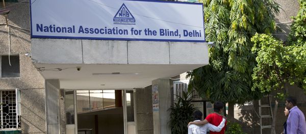 Visually impaired children walk in the National Association for the Blind premise in New Delhi, India, Tuesday, Sept. 5, 2017 - Sputnik International