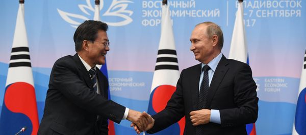 Russian President Vladimir Putin and President of South Korea Moon Jae-in, left, during a joint press statement on the results of the meeting held as part of the 3rd Eastern Economic Forum at the Far Eastern Federal University, Russky Island. September 6, 2017 - Sputnik International