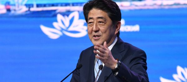 Japanese Prime Minister Shinzo Abe speaks at the plenary session of the 3rd Eastern Economic Forum in Vladivostok - Sputnik International