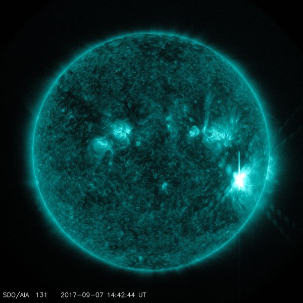 Two gigantic solar flares that occurred on September 6. - Sputnik International