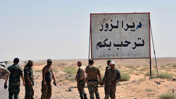 This photo released on Sunday, Sept 3, 2017 by the Syrian official news agency SANA, shows Syrian troops and pro-government gunmen standing next to a placard in Arabic which reads, Deir el-Zour welcomes you, in the eastern city of Deir el-Zour, Syria This photo released on Sunday, Sept 3, 2017 by the Syrian official news agency SANA, shows Syrian troops and pro-government gunmen standing next to a placard in Arabic which reads, Deir el-Zour welcomes you, in the eastern city of Deir el-Zour, Syria - Sputnik International