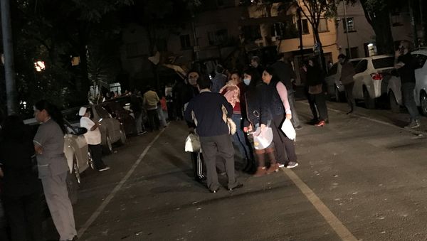 People gather on a street after an earthquake hit Mexico City, Mexico late September 7, 2017 People gather on a street after an earthquake hit Mexico City, Mexico late September 7, 2017 - Sputnik International
