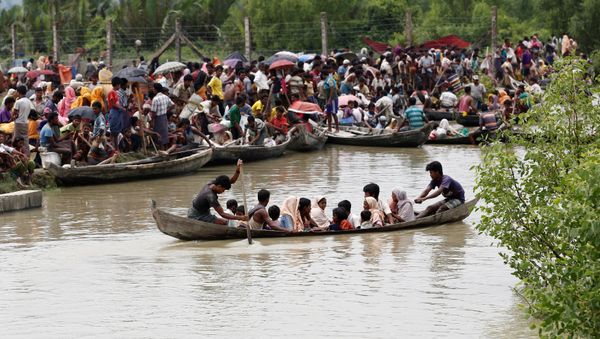 A boat carrying Rohingya refugees is seen leaving Myanmar through Naf river while thousands other waiting in Maungdaw, Myanmar, September 7, 2017 A boat carrying Rohingya refugees is seen leaving Myanmar through Naf river while thousands other waiting in Maungdaw, Myanmar, September 7, 2017 - Sputnik International