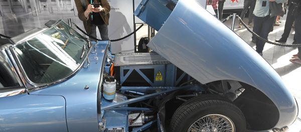 A visitor views a classic Jaguar E-Type modified with an electric engine on display at the Jaguar Land Rover 'Tech Fest' in London - Sputnik International