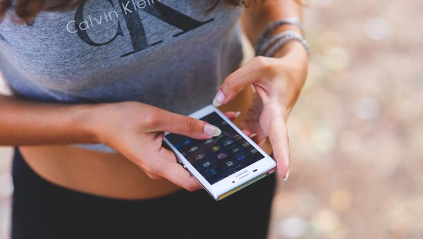 Woman with smartphone - Sputnik International