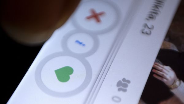 Man uses the dating app Tinder  - Sputnik International