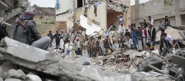 People inspect the rubble of houses destroyed by Saudi-led airstrikes in Sanaa, Yemen, Friday, Aug. 25, 2017 People inspect the rubble of houses destroyed by Saudi-led airstrikes in Sanaa, Yemen, Friday, Aug. 25, 2017 - Sputnik International