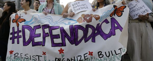 Supporters of the Deferred Action for Childhood Arrivals (DACA) yell during a protest outside of the Federal Building in San Francisco - Sputnik International