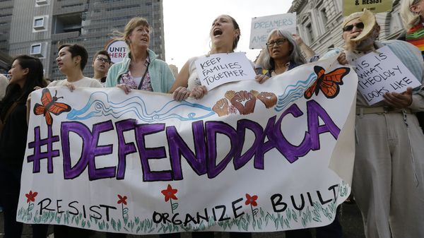 Supporters of the Deferred Action for Childhood Arrivals (DACA) yell during a protest outside of the Federal Building in San Francisco - Sputnik International