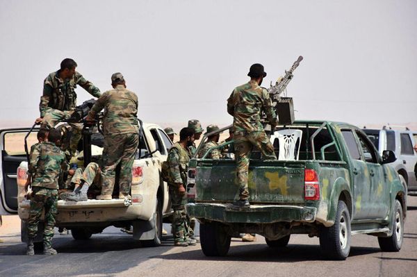 This photo released on Monday, Sept 4, 2017 by the Syrian official news agency SANA, shows Syrian troops and pro-government gunmen standing on pickup trucks with heavy machine-guns mounted on them, in the eastern city of Deir el-Zour, Syria This photo released on Monday, Sept 4, 2017 by the Syrian official news agency SANA, shows Syrian troops and pro-government gunmen standing on pickup trucks with heavy machine-guns mounted on them, in the eastern city of Deir el-Zour, Syria - Sputnik International