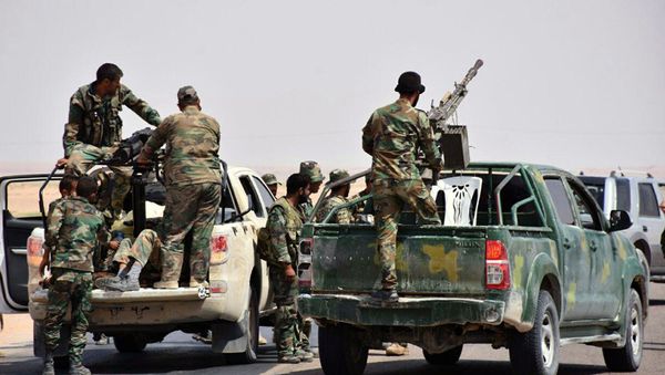 This photo released on Monday, Sept 4, 2017 by the Syrian official news agency SANA, shows Syrian troops and pro-government gunmen standing on pickup trucks with heavy machine-guns mounted on them, in the eastern city of Deir ez-Zor, Syria - Sputnik International