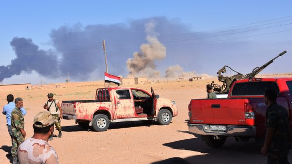 Smoke billows as Syrian government forces advance in Al-Shula on the southwestern outskirts of Deir Ezzor on September 8, 2017 - Sputnik International
