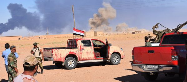 Smoke billows as Syrian government forces advance in Al-Shula on the southwestern outskirts of Deir Ezzor on September 8, 2017 Smoke billows as Syrian government forces advance in Al-Shula on the southwestern outskirts of Deir Ezzor on September 8, 2017 - Sputnik International
