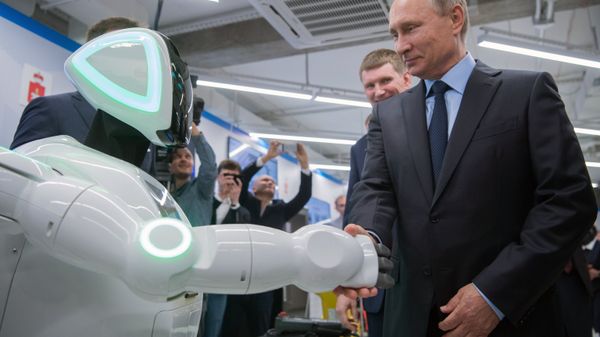 Russian President Vladimir Putin views a showroom of small and medium-size businesses engaged in 'digital economy' as he visits the ER-Telecom Holding in Perm - Sputnik International