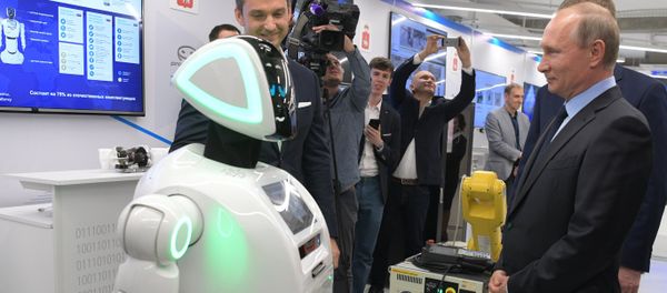 Russian President Vladimir Putin views a showroom of small and medium-size businesses engaged in 'digital economy' as he visits the ER-Telecom Holding in Perm - Sputnik International