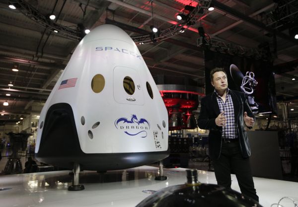 In this May 29, 2014 photo, Elon Musk, CEO and CTO of SpaceX, introduces the SpaceX Dragon V2 spaceship at the SpaceX headquarters in Hawthorne, Calif. In this May 29, 2014 photo, Elon Musk, CEO and CTO of SpaceX, introduces the SpaceX Dragon V2 spaceship at the SpaceX headquarters in Hawthorne, Calif. - Sputnik International