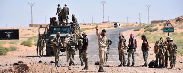 Syrian government forces gesture and inspect the site as they arrive to a destroyed bridge on a road between the Kabajeb and Al-Shula on the southwestern outskirts of Deir Ezzor on September 8, 2017, during the ongoing battle against Islamic State (IS) group jihadists Syrian government forces gesture and inspect the site as they arrive to a destroyed bridge on a road between the Kabajeb and Al-Shula on the southwestern outskirts of Deir Ezzor on September 8, 2017, during the ongoing battle against Islamic State (IS) group jihadists - Sputnik International