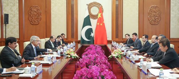 Chinese Foreign Minister Wang Yi (2nd R) meets with Pakistan Foreign Minister Khawaja Muhammad Asif (2nd L) at Diaoyutai State Guesthouse on September 8, 2017 in Beijing, China Chinese Foreign Minister Wang Yi (2nd R) meets with Pakistan Foreign Minister Khawaja Muhammad Asif (2nd L) at Diaoyutai State Guesthouse on September 8, 2017 in Beijing, China - Sputnik International