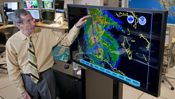 Ed Rappaport, the acting director of the National Hurricane Center, draws a line to illustrate the projected track of Hurricane Irma up Florida's west coast Saturday, Sept. 9, 2017 during a television interview - Sputnik International
