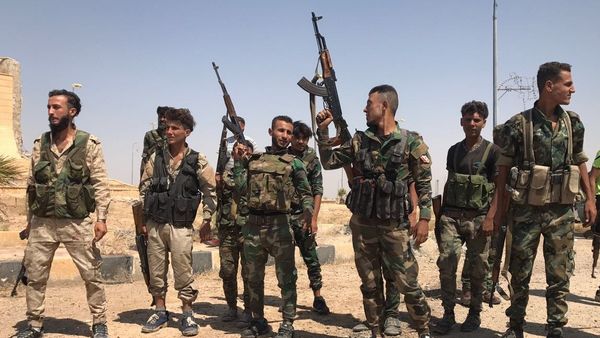 Troops of the Syrian 5th Army Corps join Syrian Army units in the south of Deir ez-Zor following the breaking of the ISIL blockade at the main entrance to the city in the south. File photo - Sputnik International