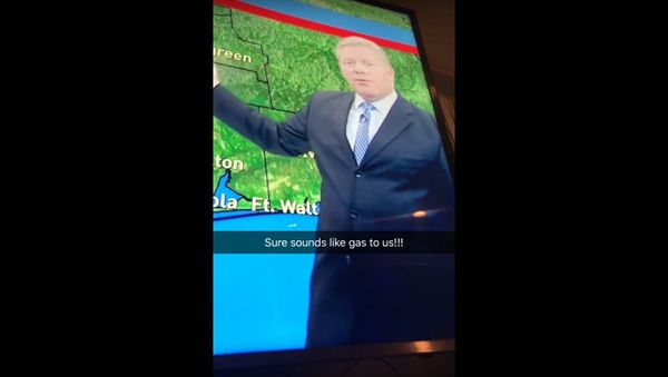 Weatherman Breaks Wind LIVE on air - Sputnik International