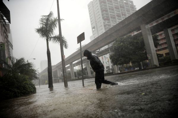 A local resident walks across a flooded street in downtown Miami as Hurricane Irma arrives at south Florida, U.S. September 10, 2017 A local resident walks across a flooded street in downtown Miami as Hurricane Irma arrives at south Florida, U.S. September 10, 2017 - Sputnik International
