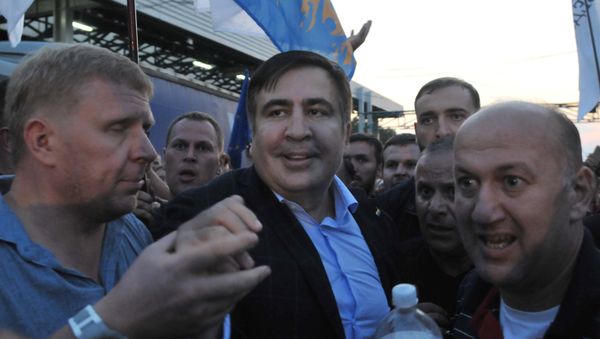 Mikheil Saakashvili, center, Georgia's ex-president and former governor of the Odessa region, at the Shehyni checkpoint on the Ukrainian-Polish border - Sputnik International