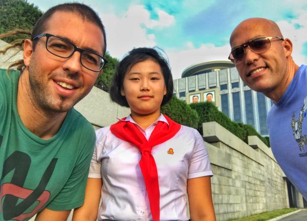 Philip Milosavljevic and his friend poses with N Korean schoolgirl - Sputnik International