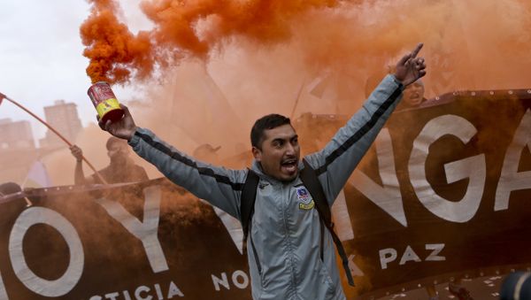 A man takes part in a demonstration commemorating the 44nd anniversary of Chile's 1973 military coup, in Santiago, Chile, Sunday, Sept. 10, 2017. - Sputnik International