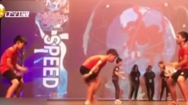 Skipping rope fast like a sewing machine: Shanghai students broke world recor - Sputnik International
