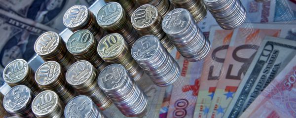 Banknotes (rubles, euros, US dollars) and Russian 5 and 10 kopecks coins. (File) - Sputnik International